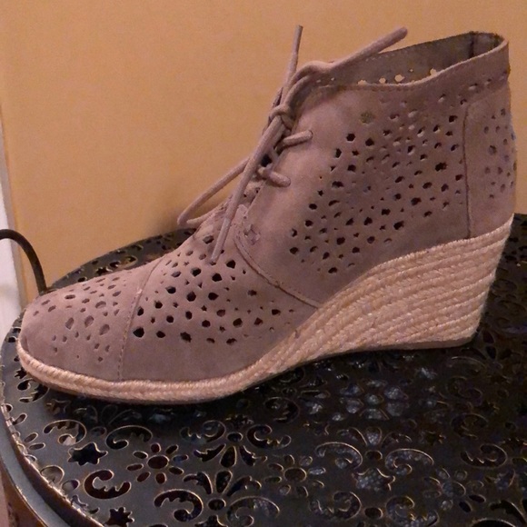 TOMS Suede Booties - Picture 3 of 4